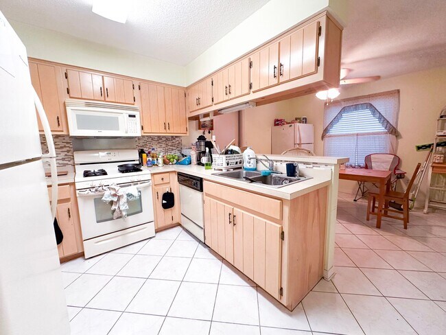 Foto del edificio - No HOA 3 bedroom home with whole house generator!