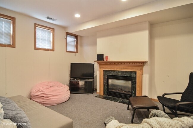 Foto del edificio - 3117 N Damen Ave