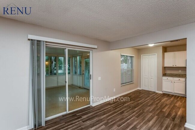 Foto del edificio - Spring Special: 1/2 off your first month! ...