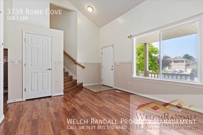 Building Photo - Captivating Single-Family Home in West Val...