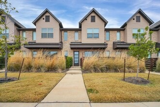 Building Photo - 2610 La Cala Dr