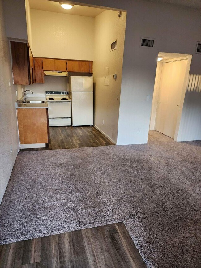 Regency Square Apartments in Yuma, AZ