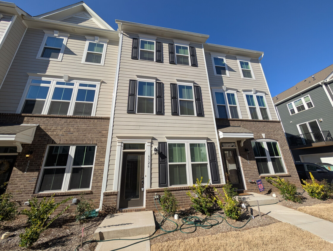 Foto principal - Room in Townhome on Cleburne Ct