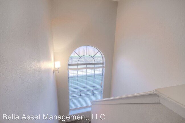 Building Photo - 4303 Mariposa Dr