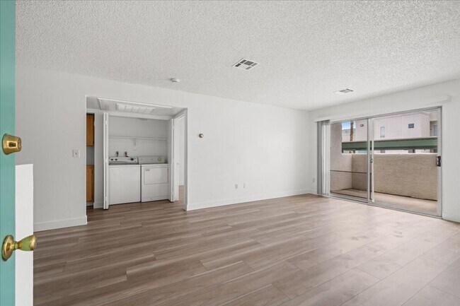Foto del edificio - 7100 W Pirates Cove Rd