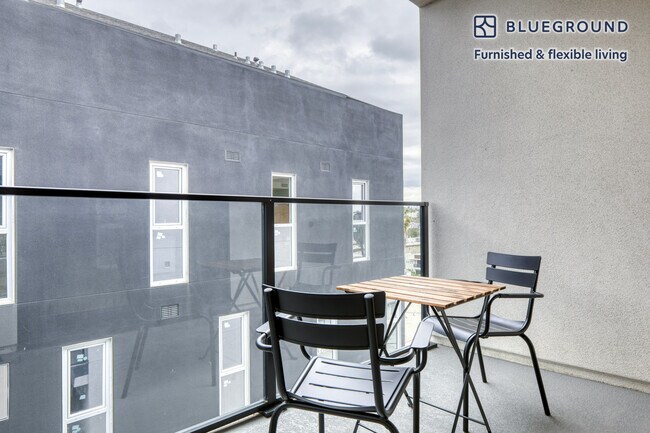 Foto del edificio - 3644 Overland Ave