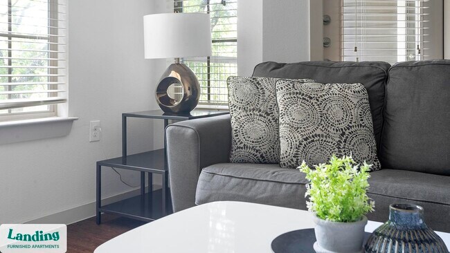 Foto del edificio - 10800 Lakeline Blvd