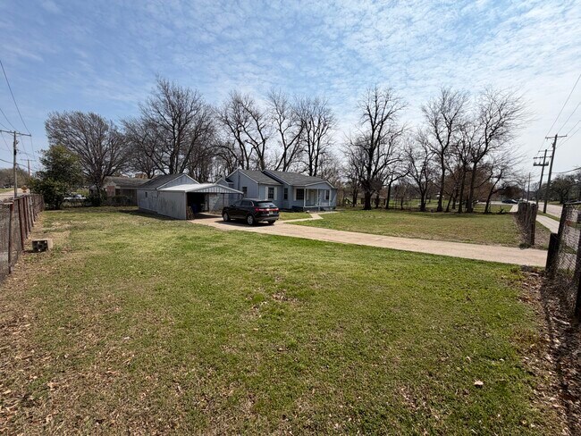 Foto del edificio - 433 S Jamestown Ave
