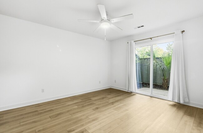 Foto del edificio - 1174 Village Creek Ln