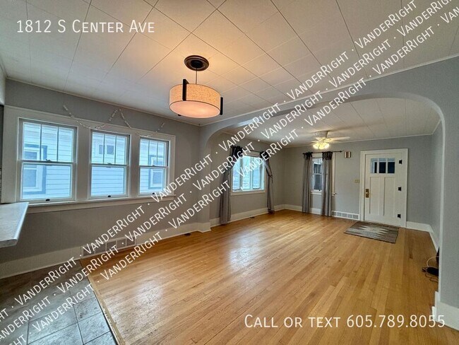 Foto del edificio - 1812 S Center Ave