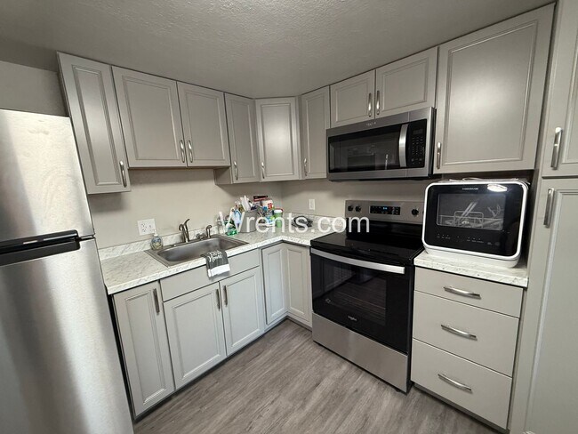 Foto del edificio - 6319-6321 N Stevens St