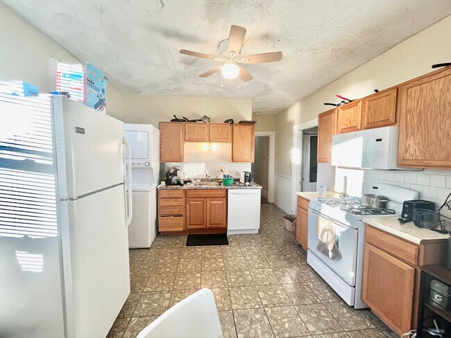 Building Photo - 88 Fisher Ave