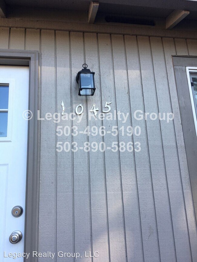 Building Photo - 1043-1045 Birchwood Dr
