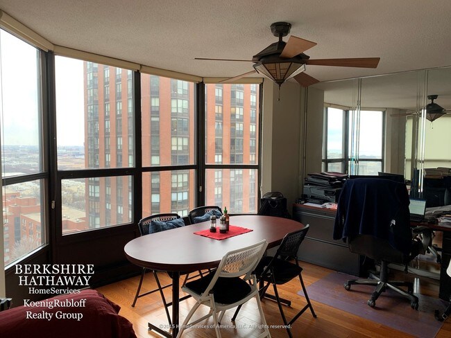 Foto del edificio - 899 S Plymouth