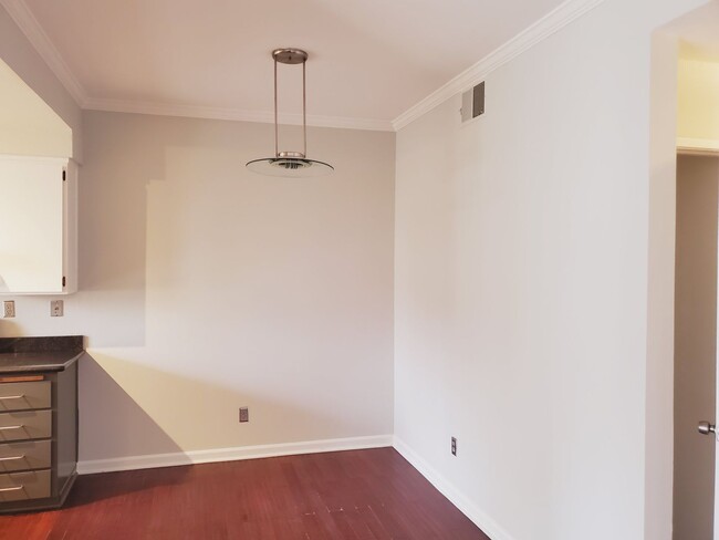 Foto del edificio - First Floor Condo