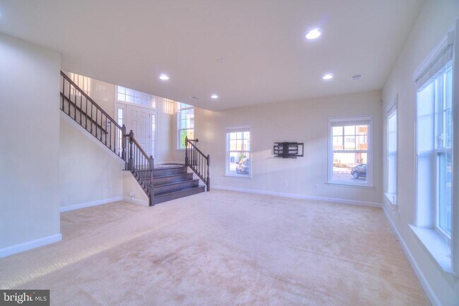 Building Photo - 42508 Oak Pk Sq
