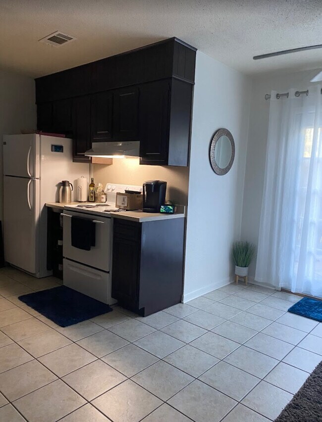 Cocina preparada para casa adosada - Green Ridge Apartments