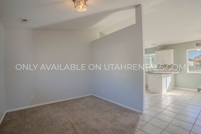 Building Photo - 2033 W 410 S