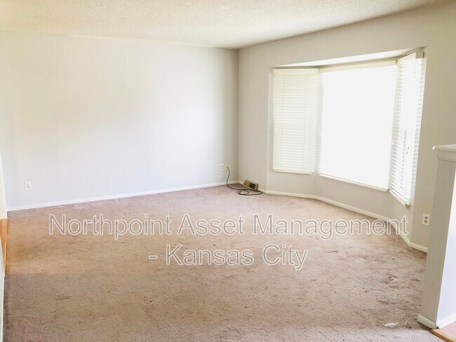 Building Photo - 508 NE Johnston Dr