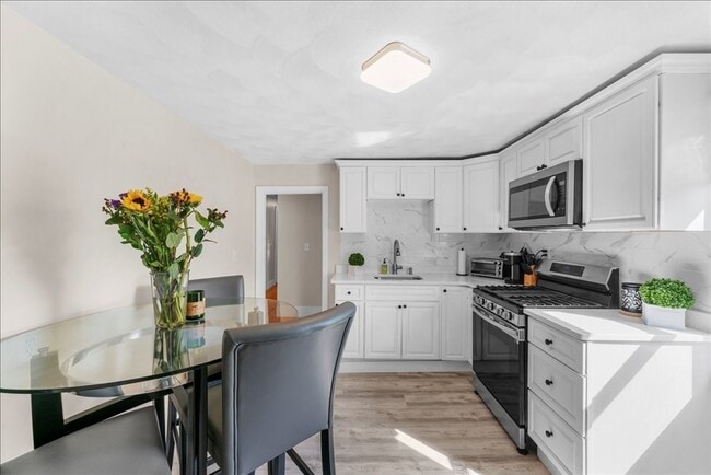 Building Photo - 49 Massasoit Ave