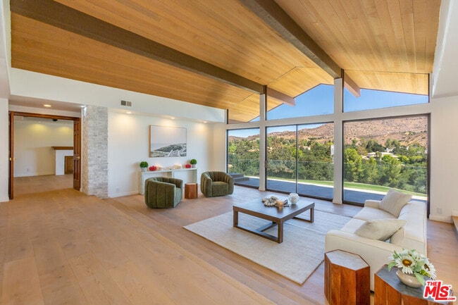 Building Photo - 5109 Lakeview Canyon Rd