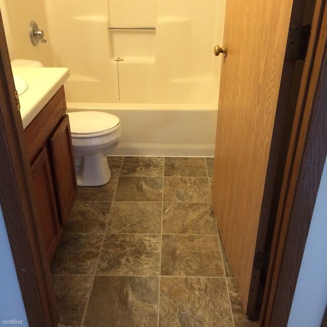 Foto del edificio - 700 Meadow Ln