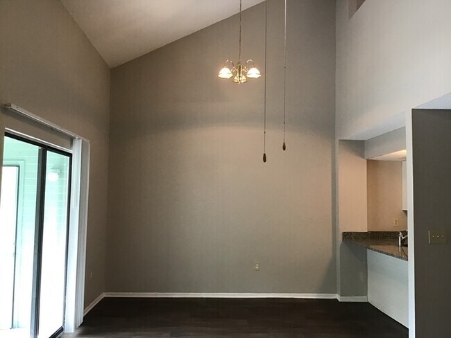 Building Photo - 576 Breckenridge Vlg