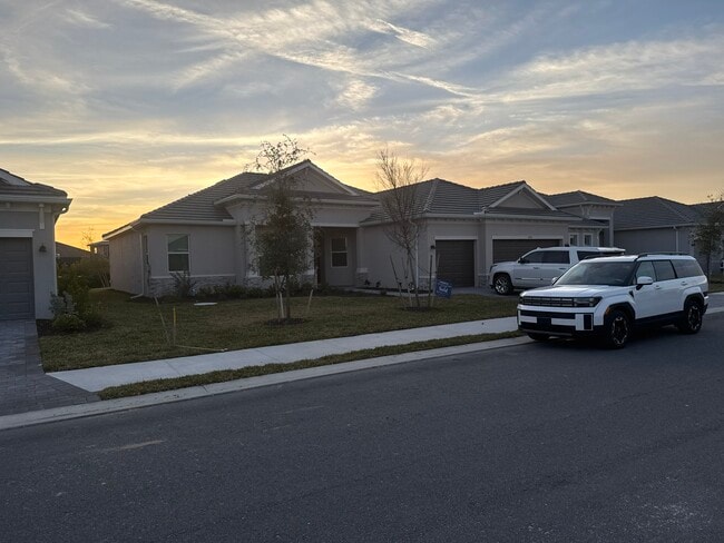 Foto del edificio - 7796 Lakes Edge Ln