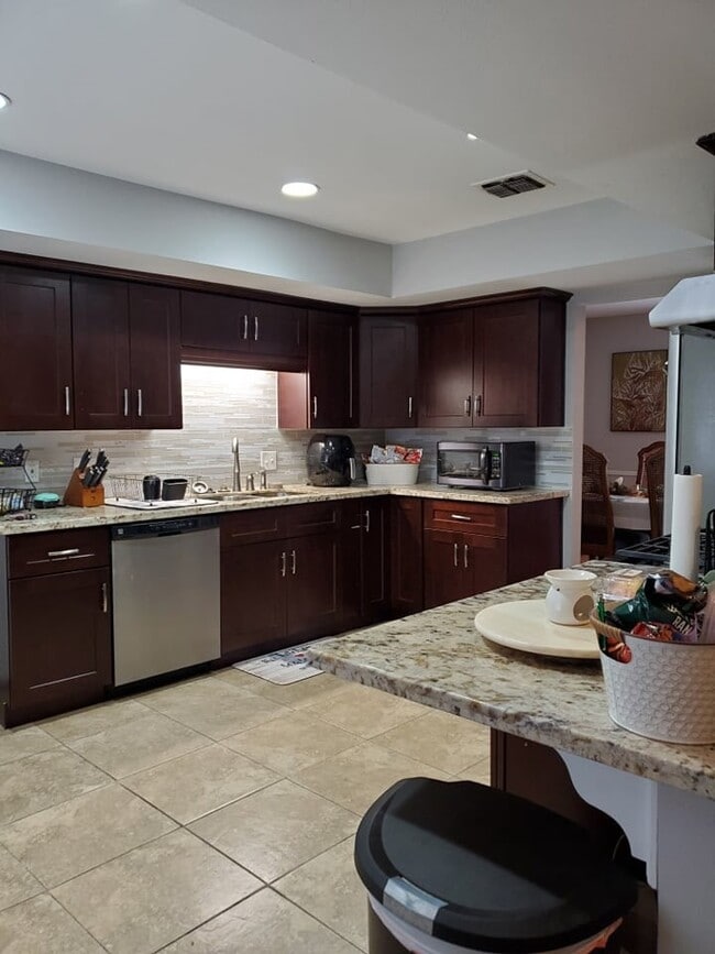 Building Photo - 5210 Honey Cir