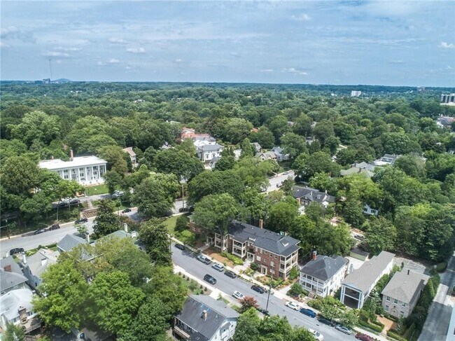 Building Photo - 149 Peachtree Cir NE