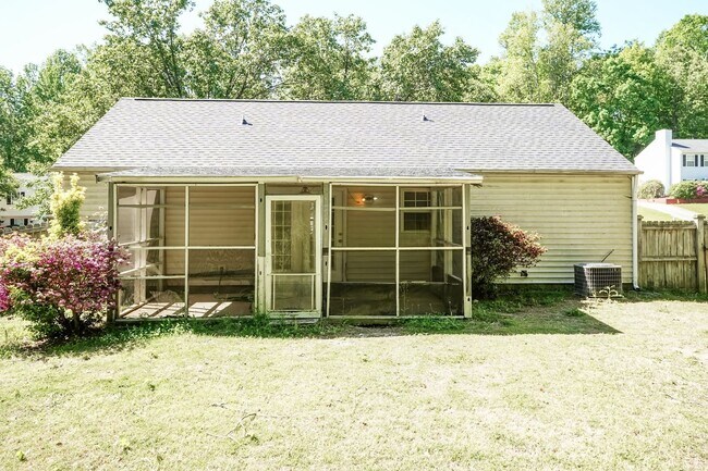 Foto del edificio - Wonderful 3 Bedroom Raleigh Ranch Home