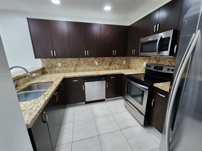Foto del edificio - 1357 Avon Ln