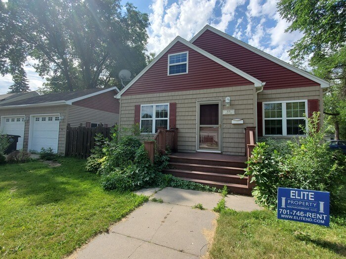 Primary Photo - 919 Letnes Dr