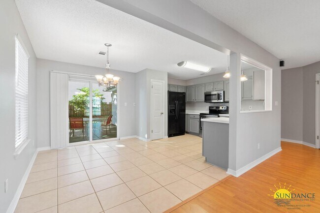 Foto del edificio - Lovely 3 Bedroom Home in Mary Esther: Move-in Special!