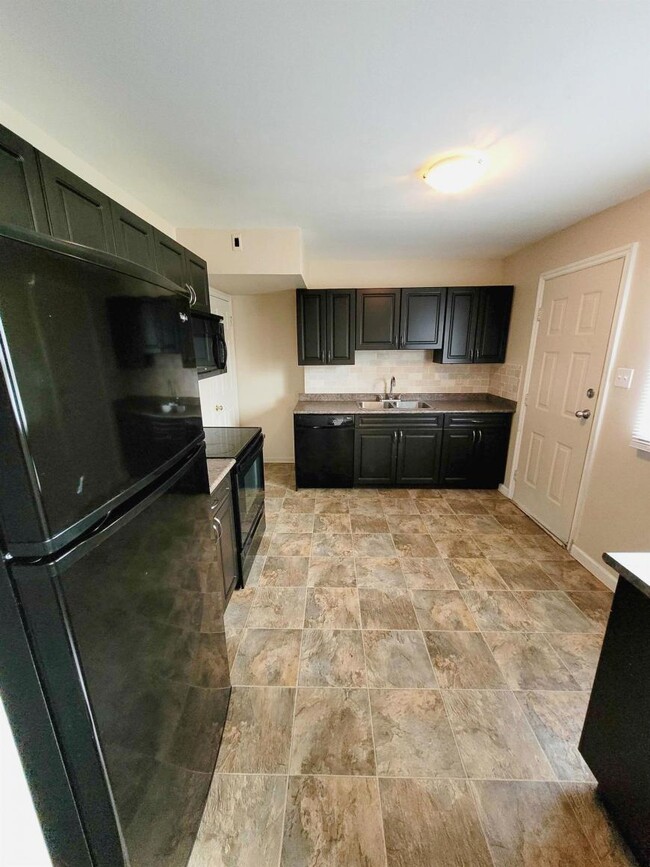 Photo du bâtiment - 3 bedroom in Kitimat BC V8C 1W4