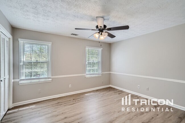 Building Photo - 3321 Manchester Dr SW