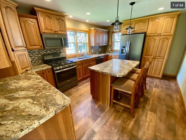 Foto del edificio - 1359 Oakes St