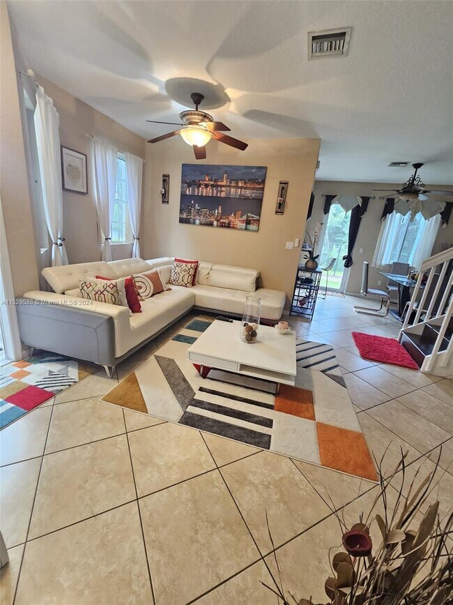 Foto del edificio - 21011 NW 14th Pl
