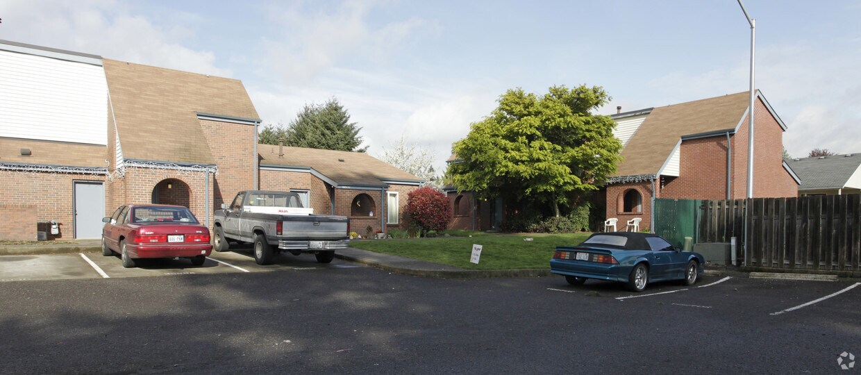 Building Photo - 3504 NE 54th St