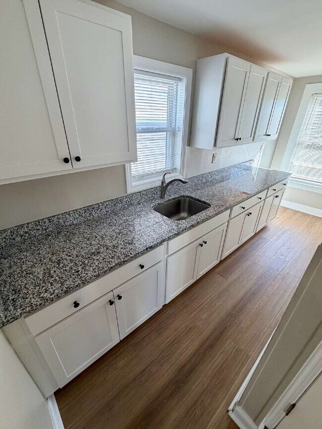 Building Photo - Bright 3-Bedroom Nashua Rental Near Downtown, Shopping, and Commuter Routes