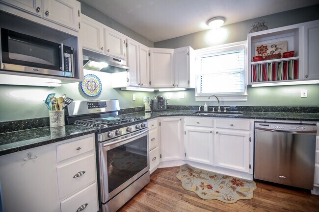 Foto del edificio - 116 Harmon Dr