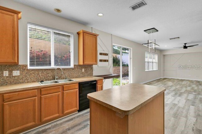 Building Photo - 1037 Sailing Bay Dr
