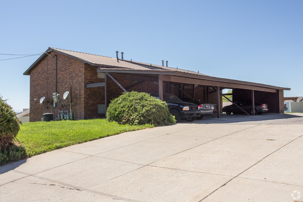 Primary Photo - 2123 Oakridge Dr