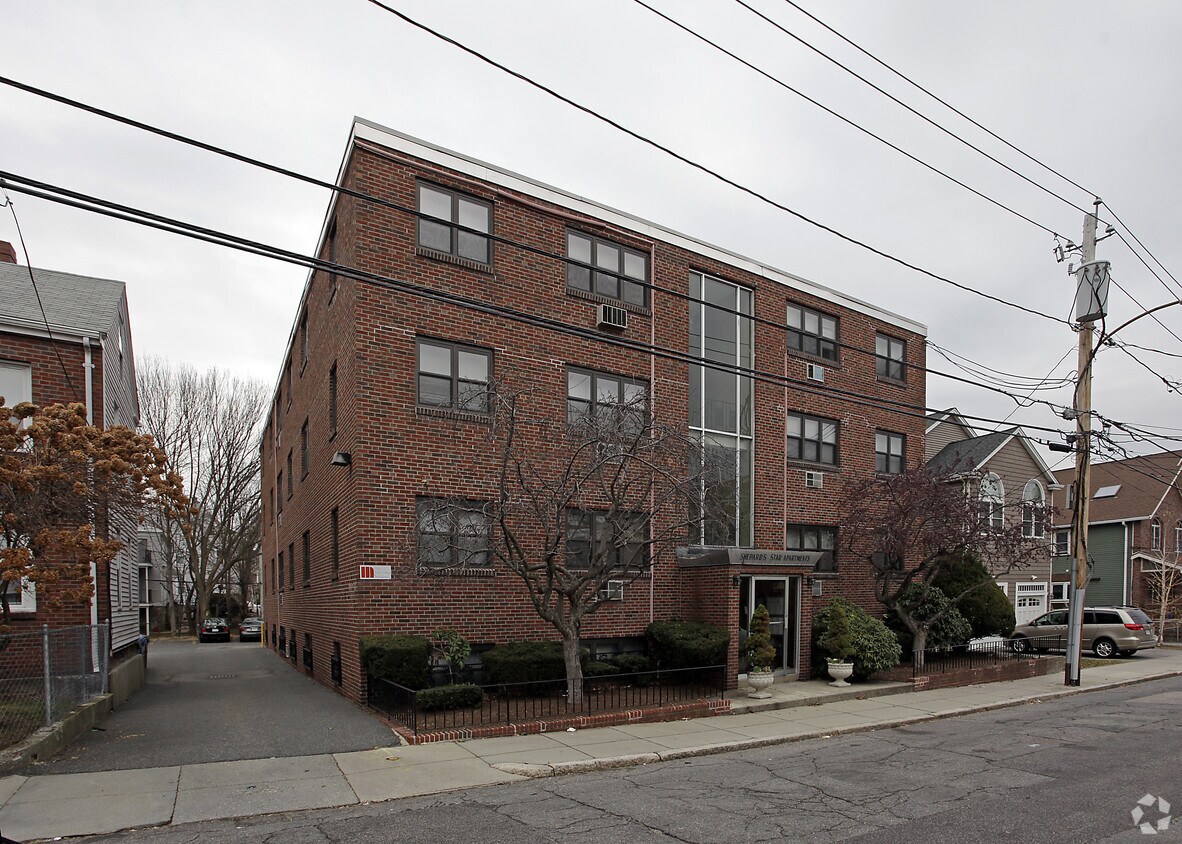 Primary Photo - 39 Shepard St