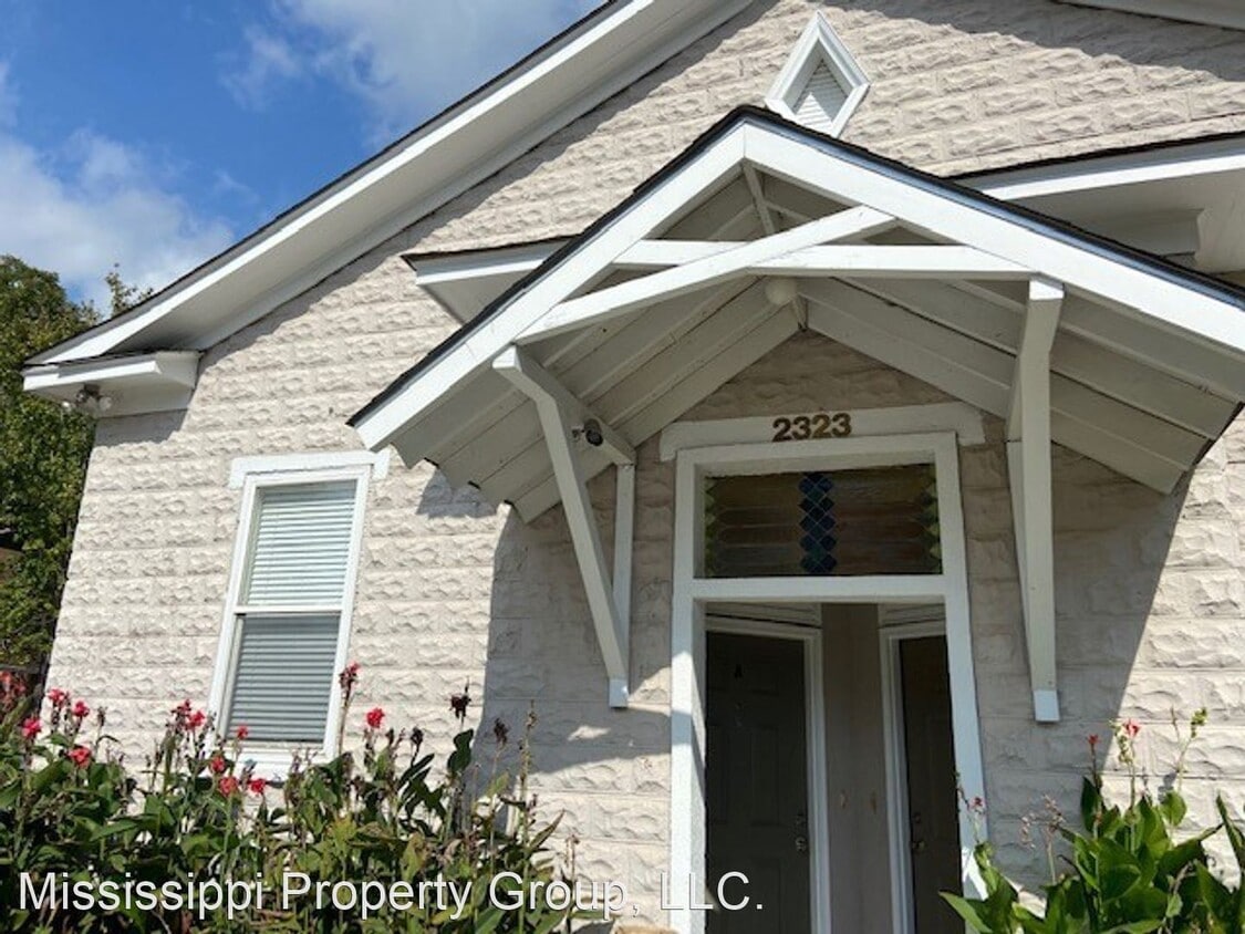 Primary Photo - 2 br, 2 bath House - 2323A University Avenue