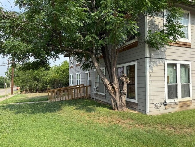 Building Photo - 541 Hammond Ave