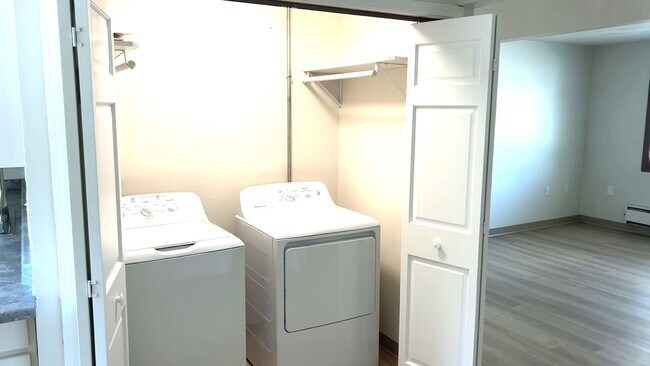 Foto del edificio - Campus Park Apartments & Commercial