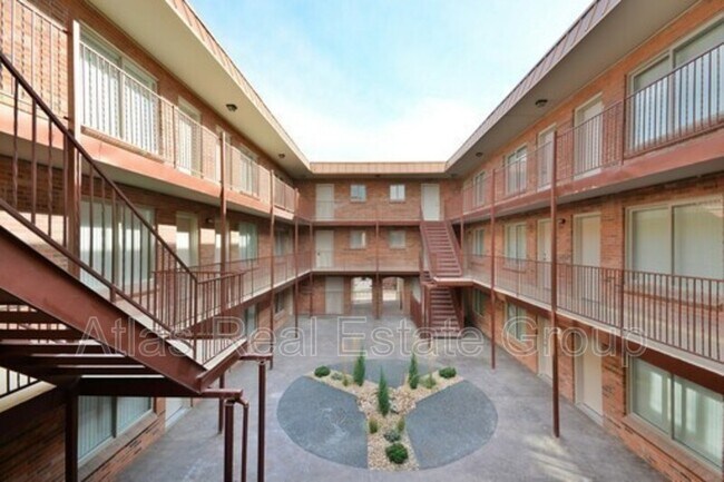 Foto del edificio - 13034 E 14th Ave