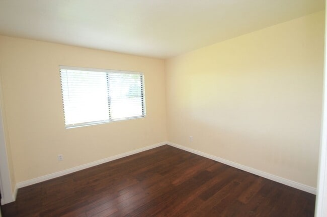 Building Photo - Charming 3-Bed, 2-Bath Single-Story Condo ...