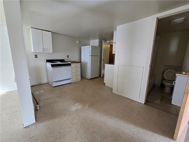 Building Photo - 130 E Elisha St